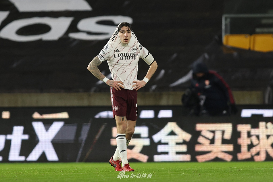 أستون فيلا يهزم أرسنال 2-0 ويُعقّد سباق الدوري الإنجليزي