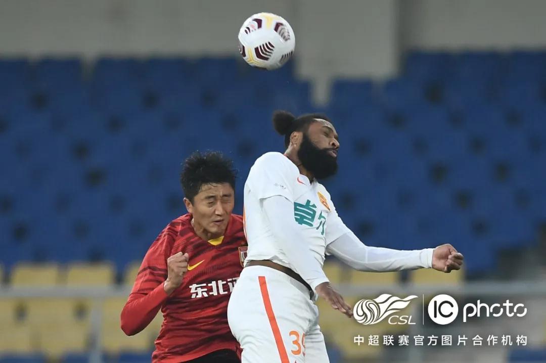 أتلتيكو مدريد يقترب من التأهل لدوري الأبطال بعد فوزه على إيبار